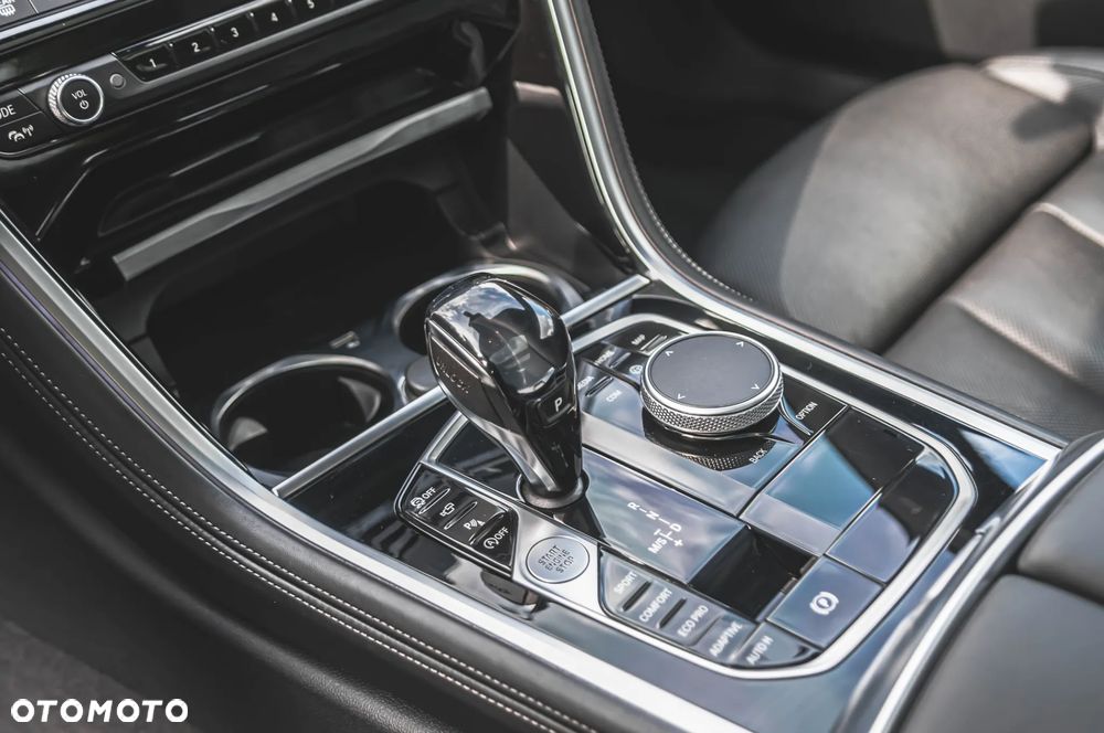 BMW Seria 8 840i - 10