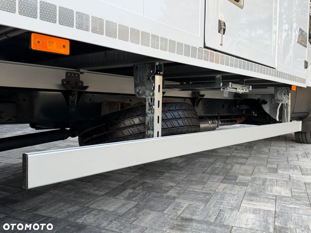 Iveco 72C18 Kontener + Winda BAR 1T / Kontener 5.35m x 2.24m x 2.3m / Bogate wyposażenie / UDT do 05.2028 / Salon PL / Zadbany od 1wł / Rozstaw osi 4.75m / FV23% - 19