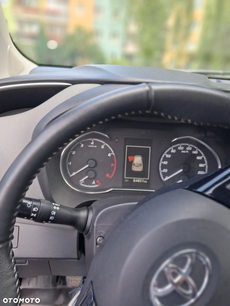 Toyota Yaris 1.5 Premium - 11