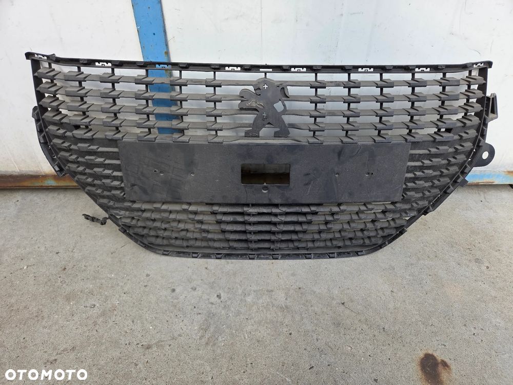 Grill Atrapa kratka zderzaka przedniego Peugeot 208 II - 1