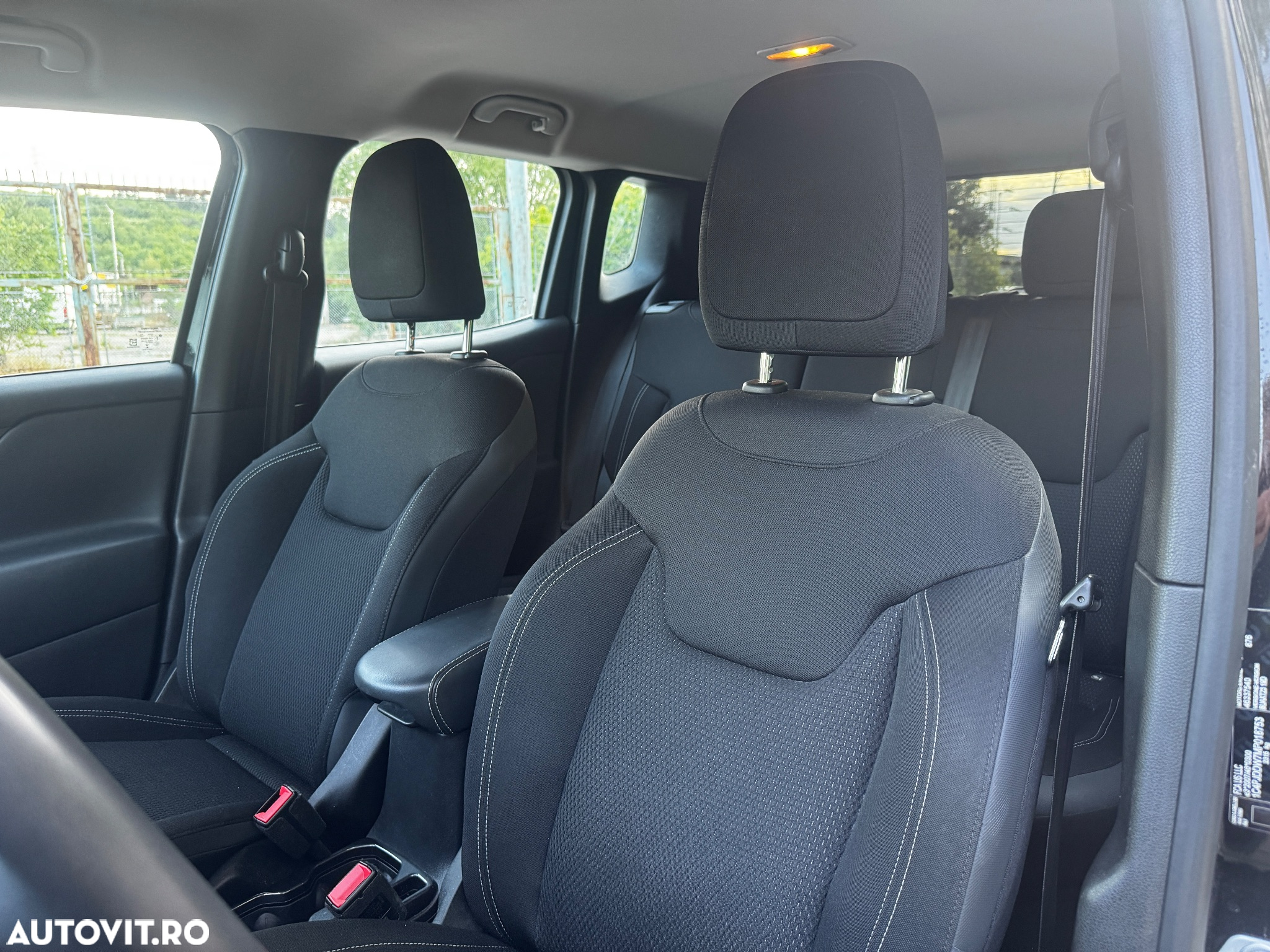 Jeep Renegade - 12