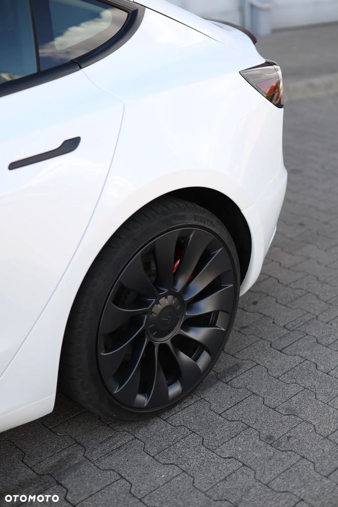Tesla Model 3 - 4