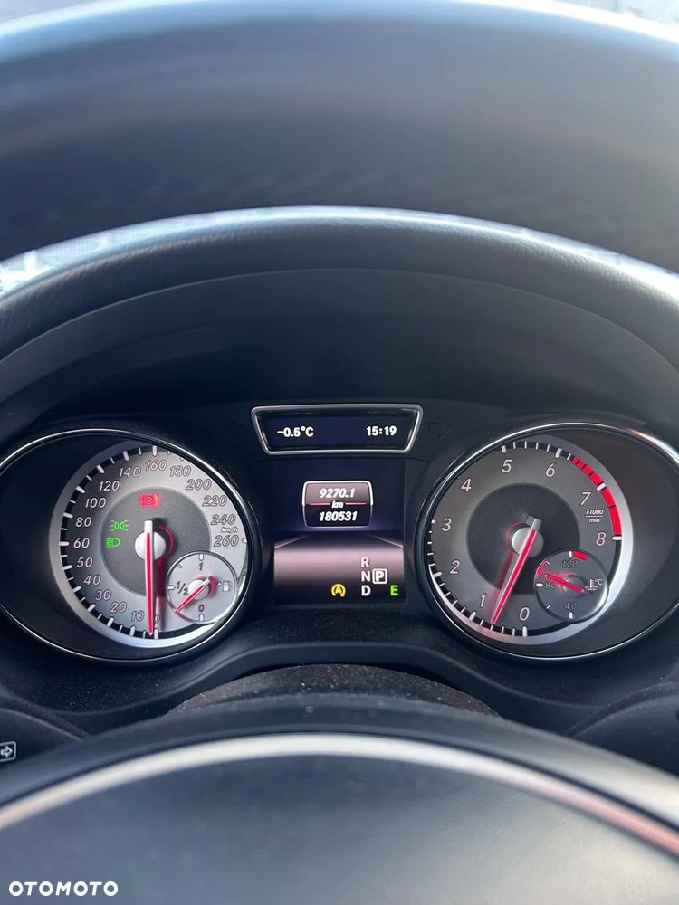 Mercedes-Benz CLA 180 7G-DCT - 26