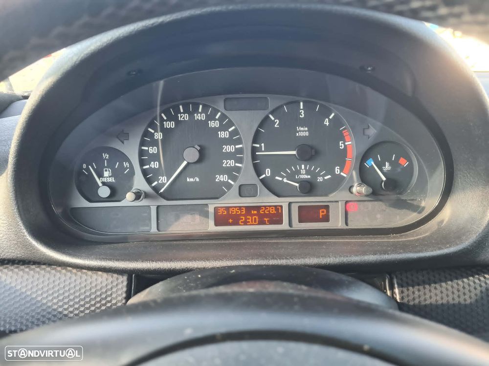 BMW 320 dA Navigator - 12