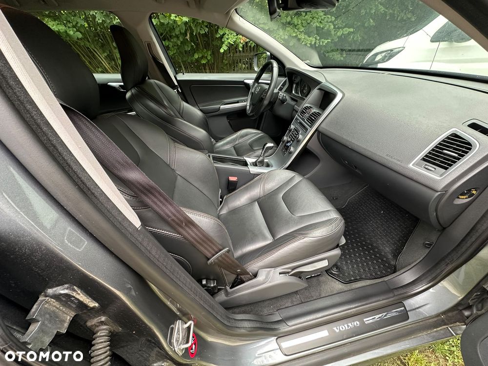 Volvo XC 60 D3 Drive-E Momentum - 18