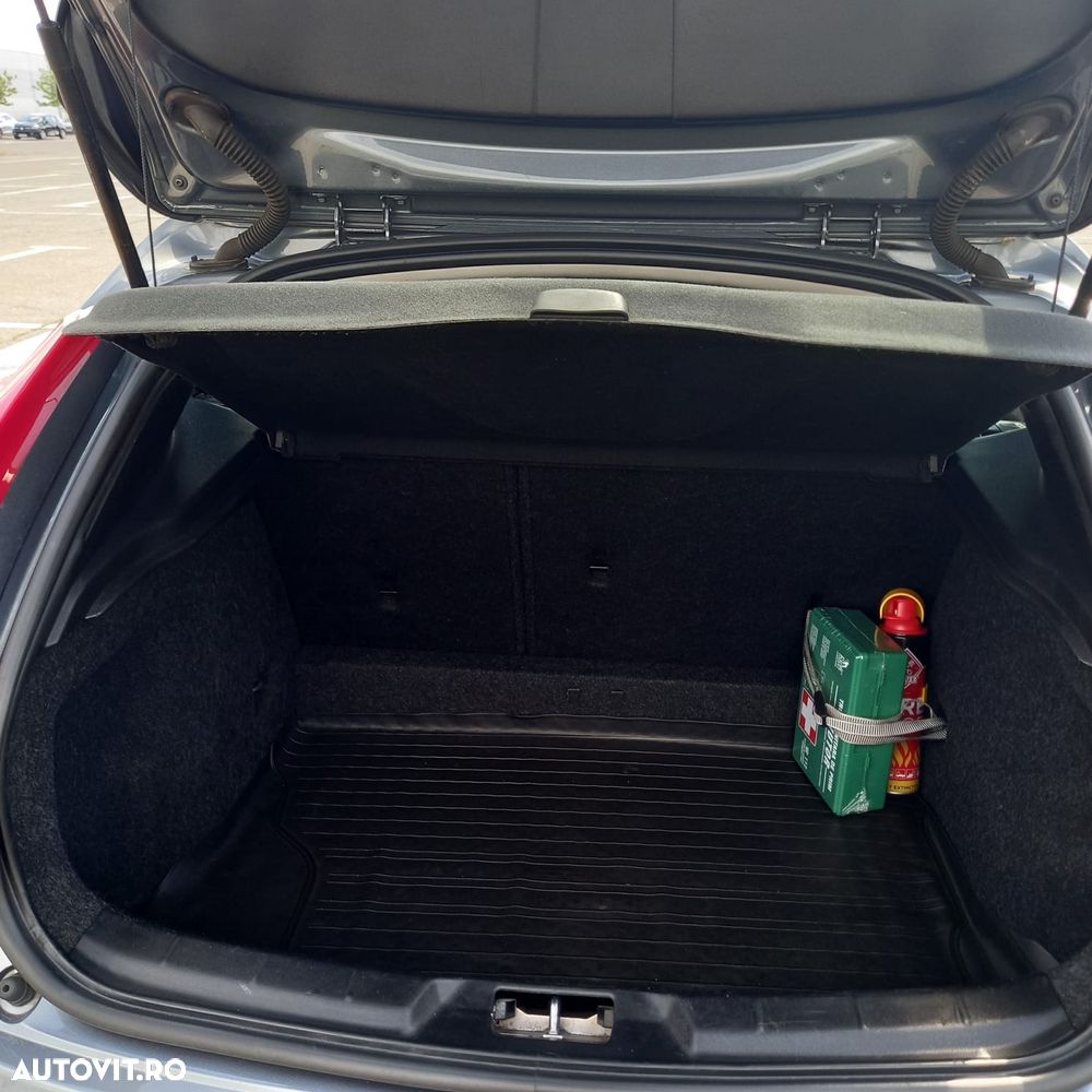 Volvo V40 D4 VEA Momentum - 12