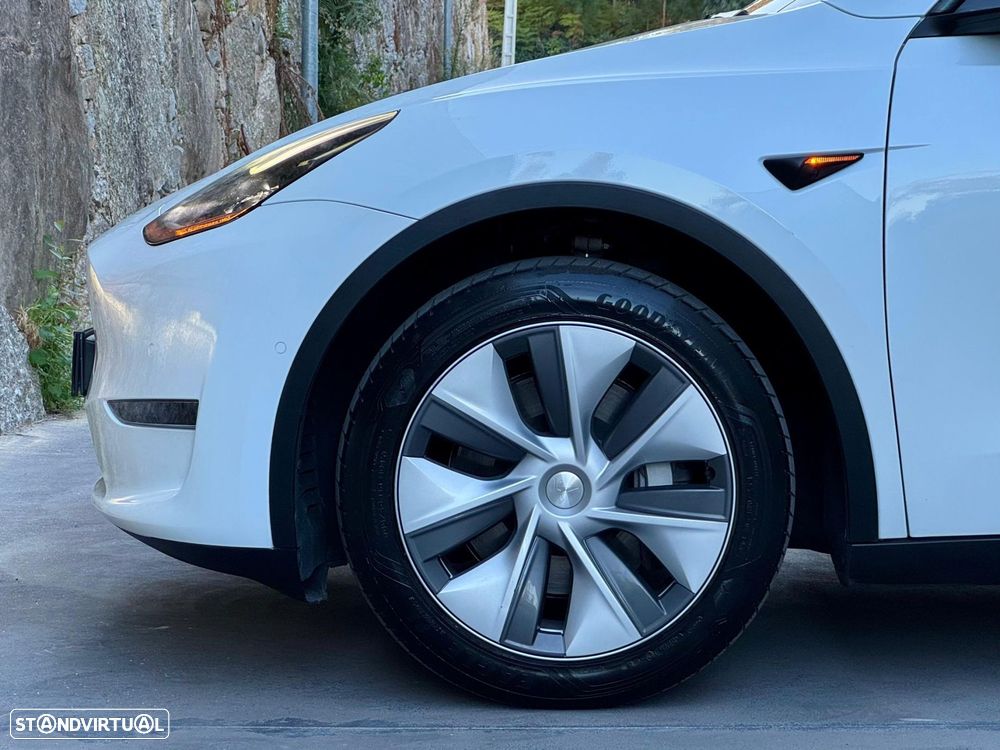 Tesla Model Y Long Range Dual Motor AWD - 21