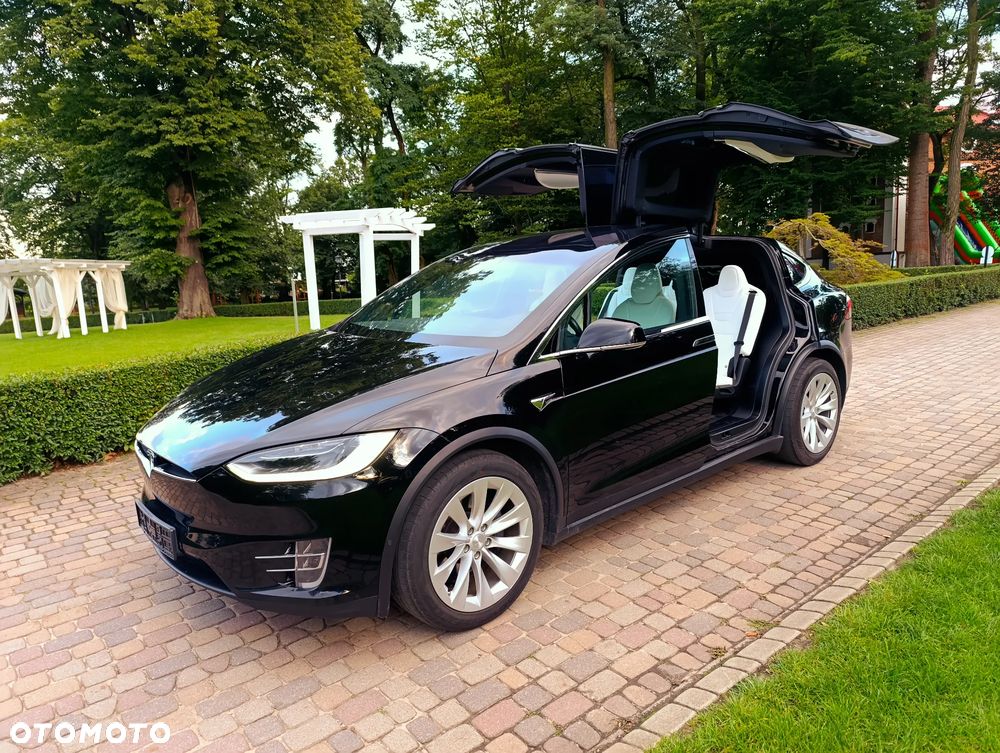 Tesla Model X - 18