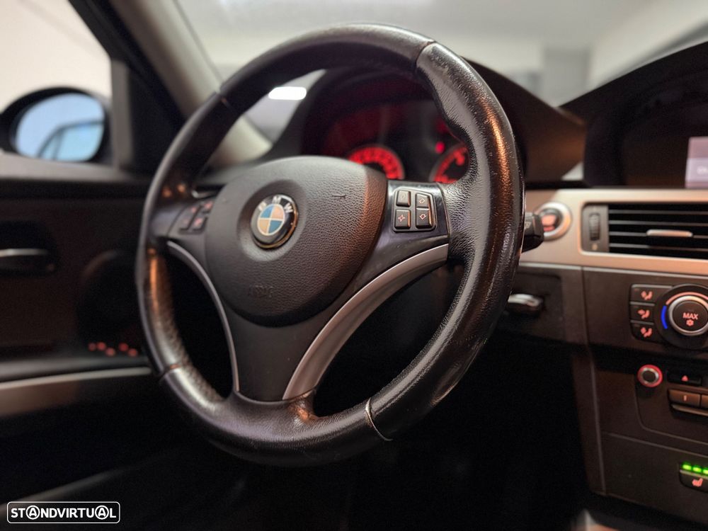 BMW 318 d Navigation Sport - 19