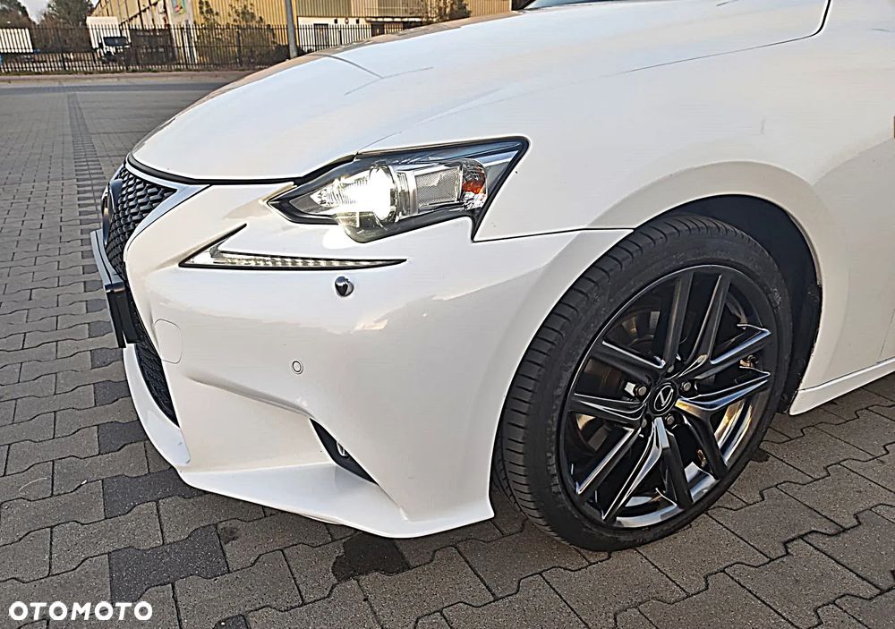 Lexus IS 300h F Sport - 7