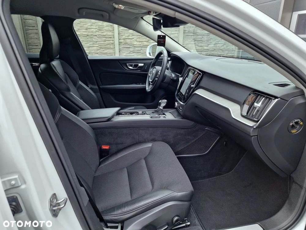 Volvo V60 Cross Country D4 AWD Geartronic - 23