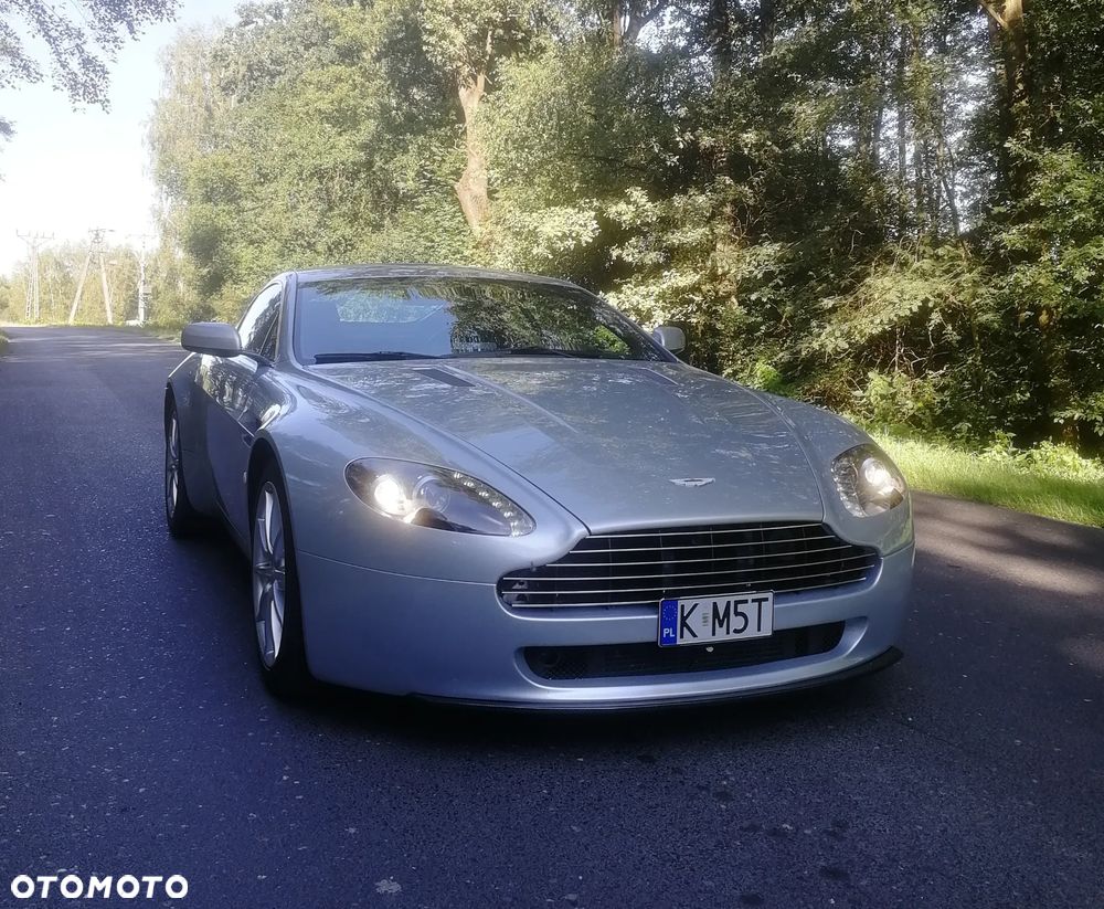 Aston Martin Vantage - 4