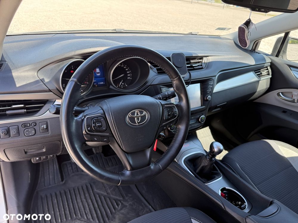 Toyota Avensis 2.0 D-4D Premium - 15