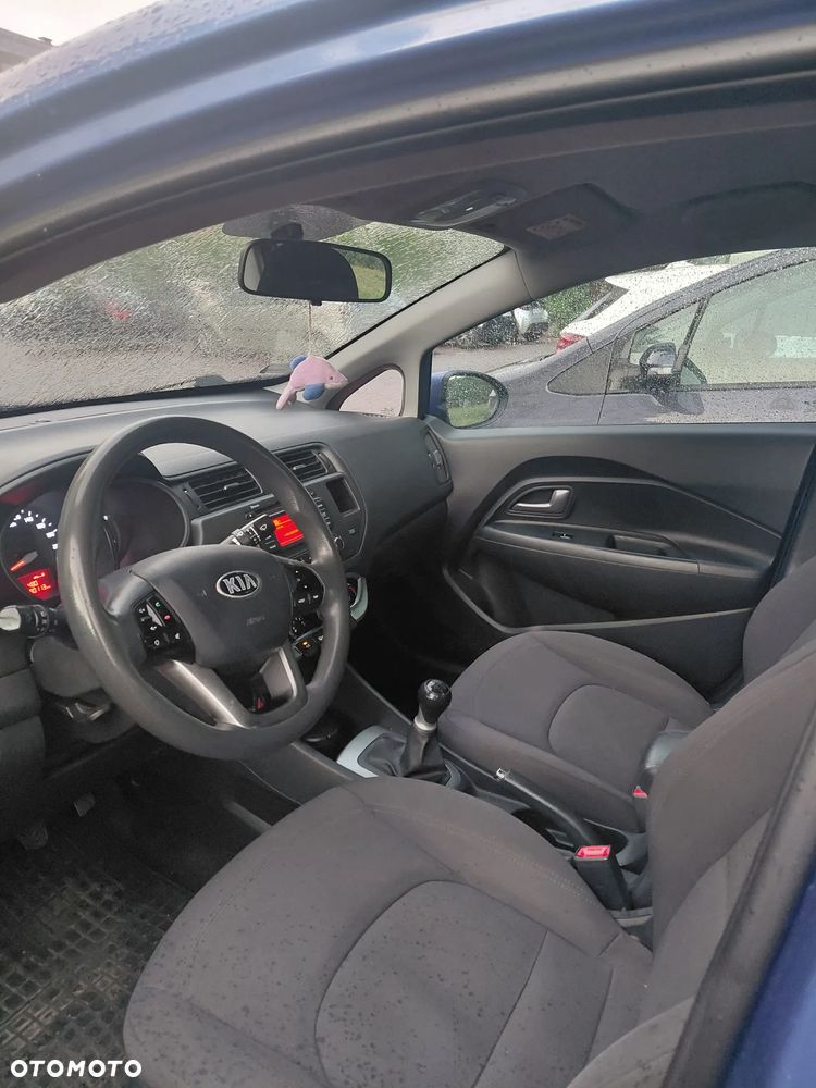 Kia Rio 1.2 L - 5
