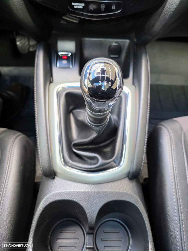Nissan Qashqai 1.5 dCi N-Vision RS - 46