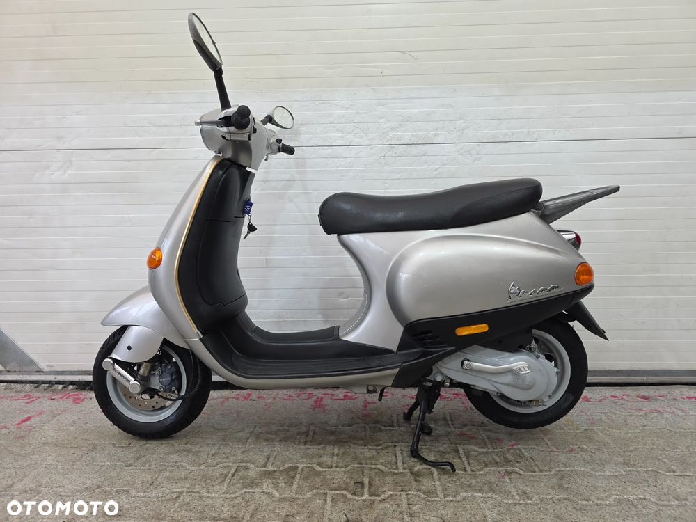 Piaggio Vespa - 1