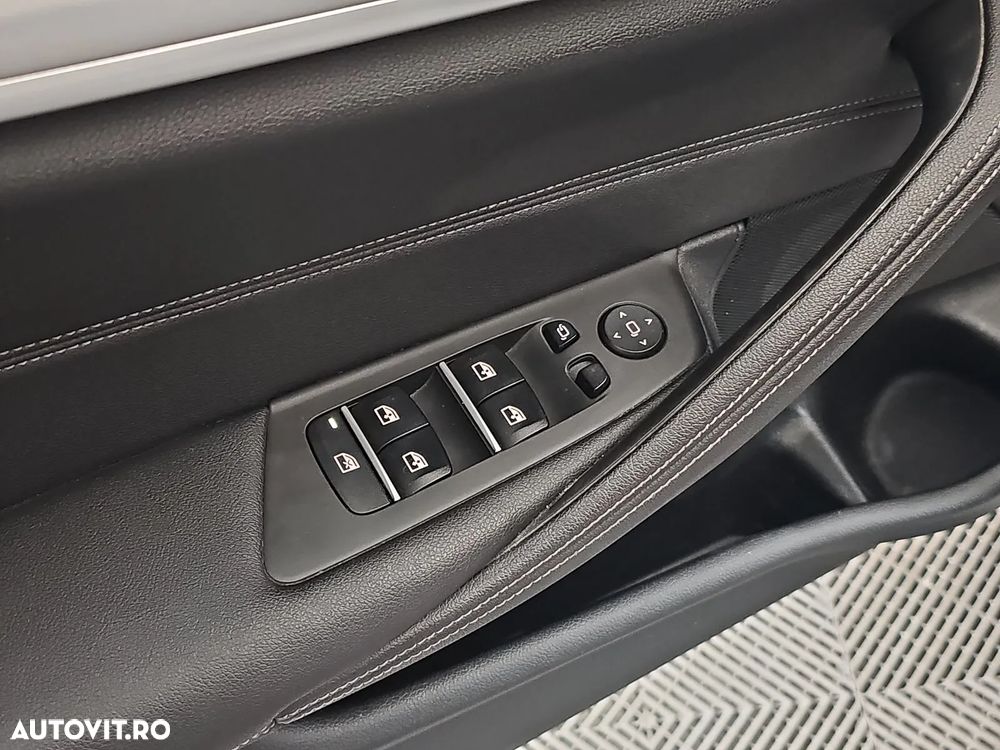 BMW Seria 5 520d Aut. Sport Line - 12