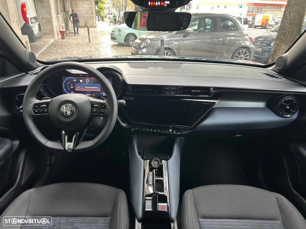 Alfa Romeo Junior 1.2 eDCT6 - 10