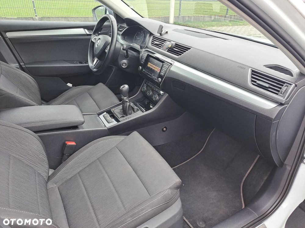 Skoda Superb 2.0 TDI Premium Edition - 7