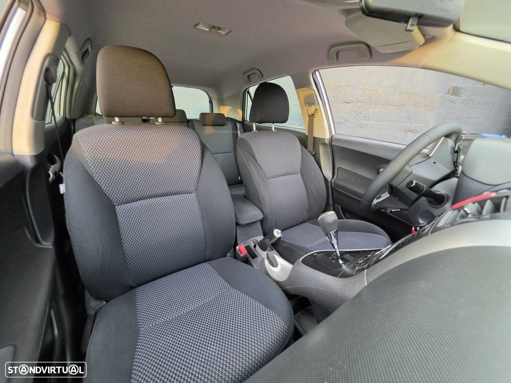 Toyota Auris 1.4 D-4D Comfort MM+Navi - 9