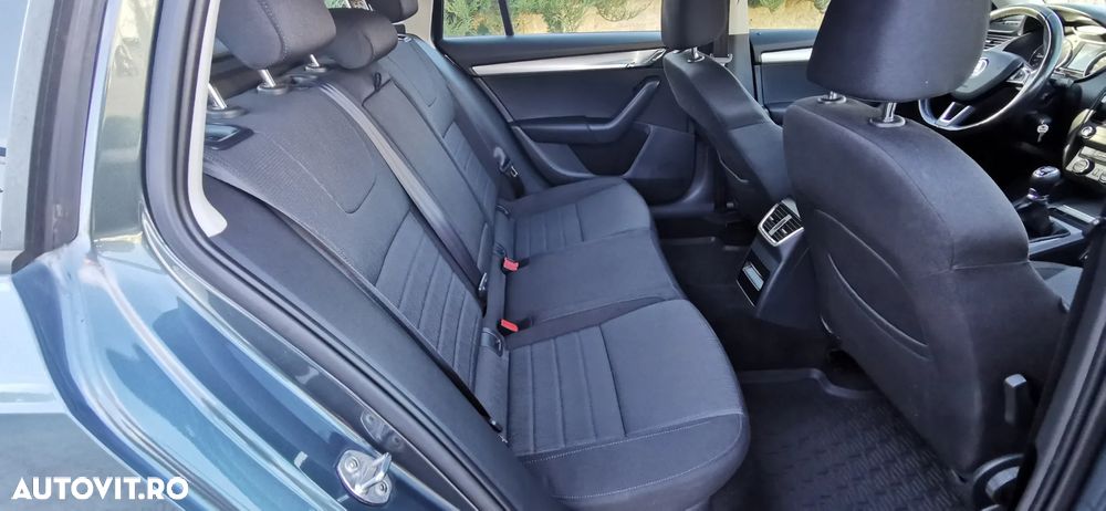 Skoda Octavia 1.6 TDI (Green tec) 4x4 Style - 12