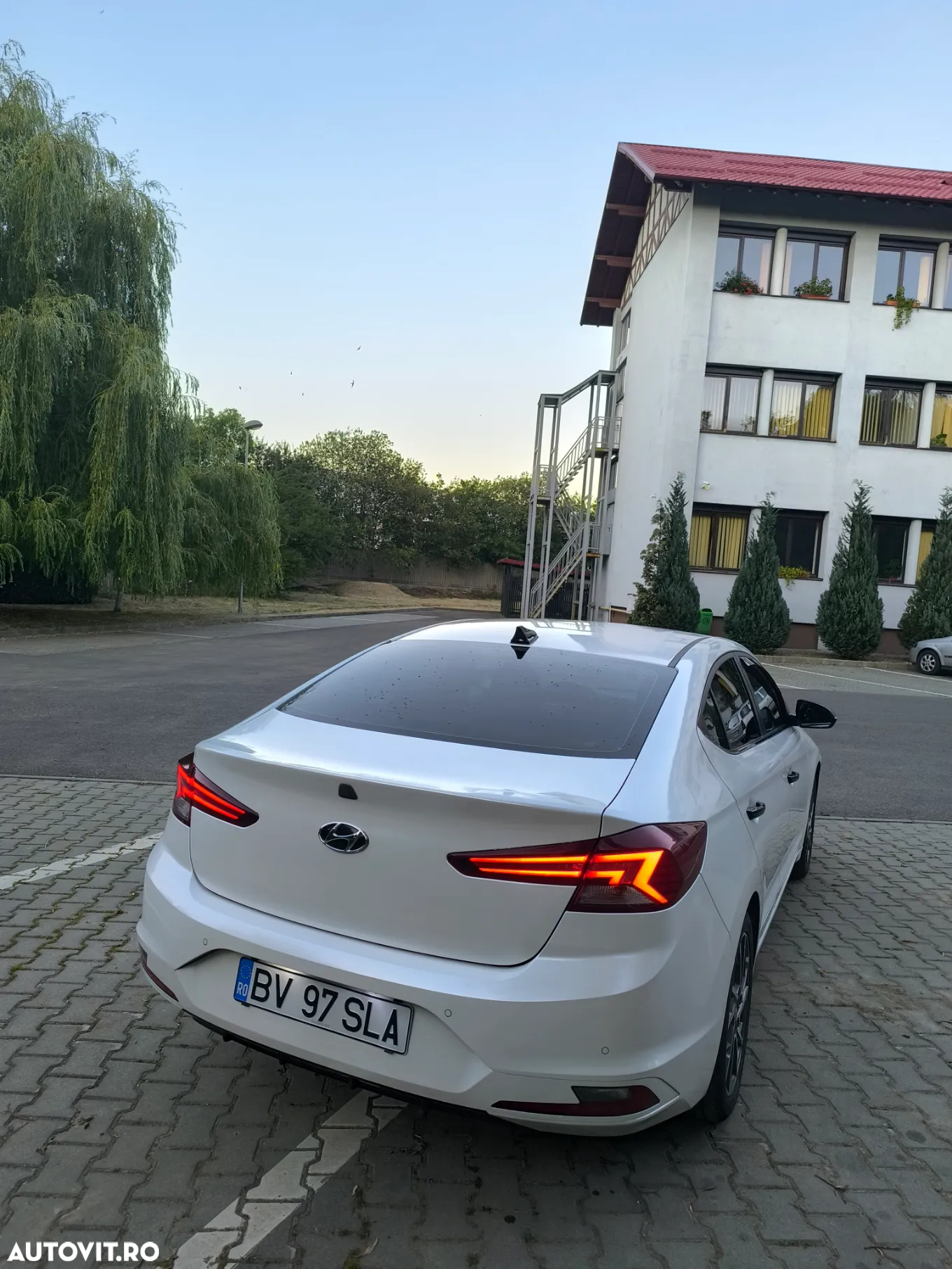 Hyundai Elantra 1.6 MPi Highway - 4
