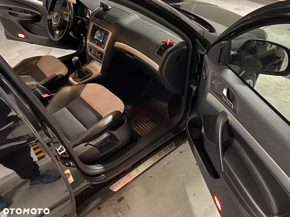 Skoda Octavia 2.0 TDI CR DPF RS - 11
