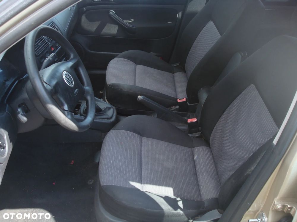 Volkswagen Golf - 12
