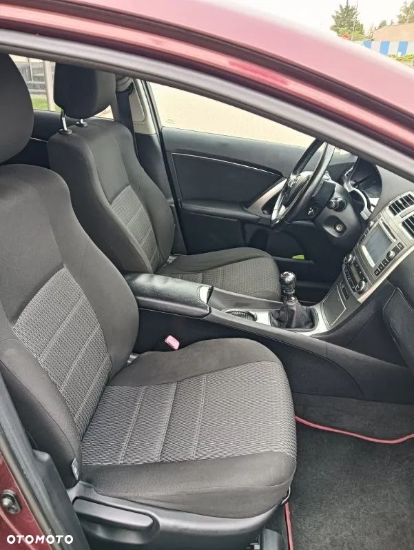 Toyota Avensis - 18