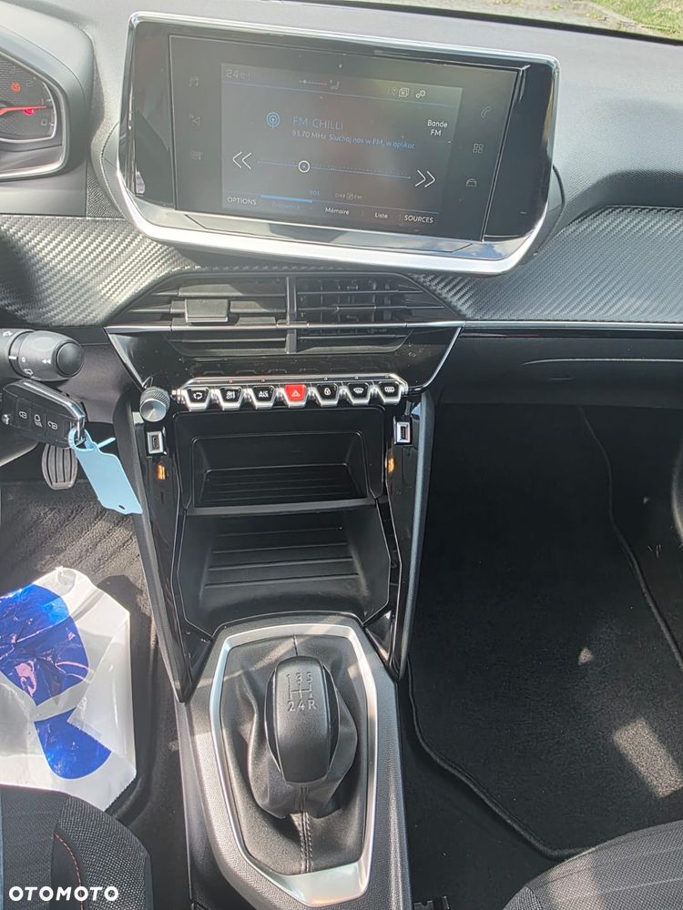 Peugeot 208 - 17