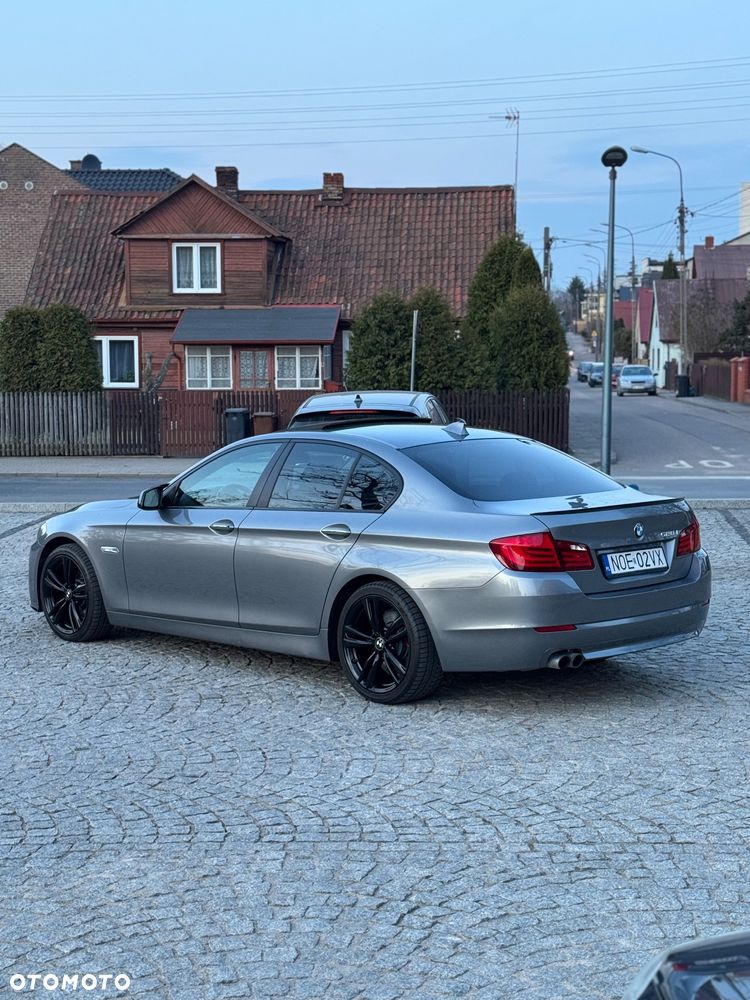 BMW Seria 5 528i - 5