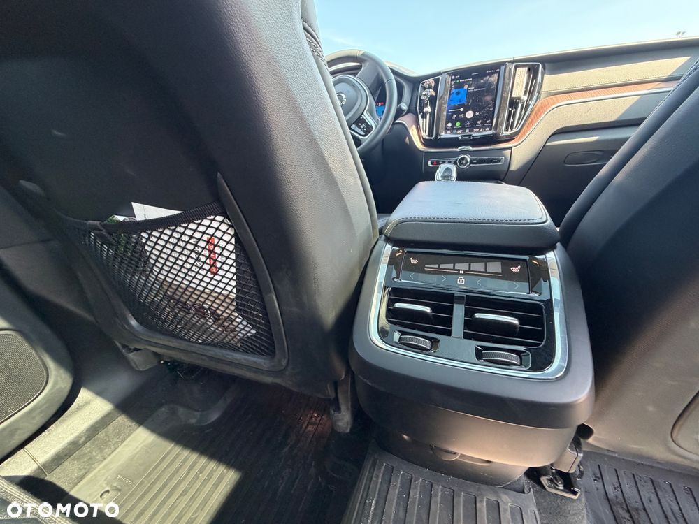 Volvo XC 60 B5 D AWD Ultimate Dark - 13