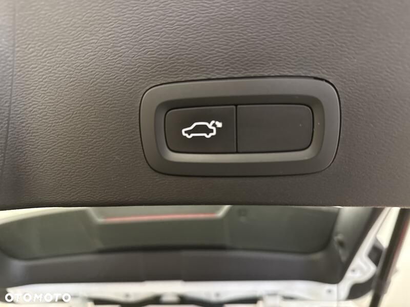 Volvo XC 40 T4 AWD Momentum Pro - 23