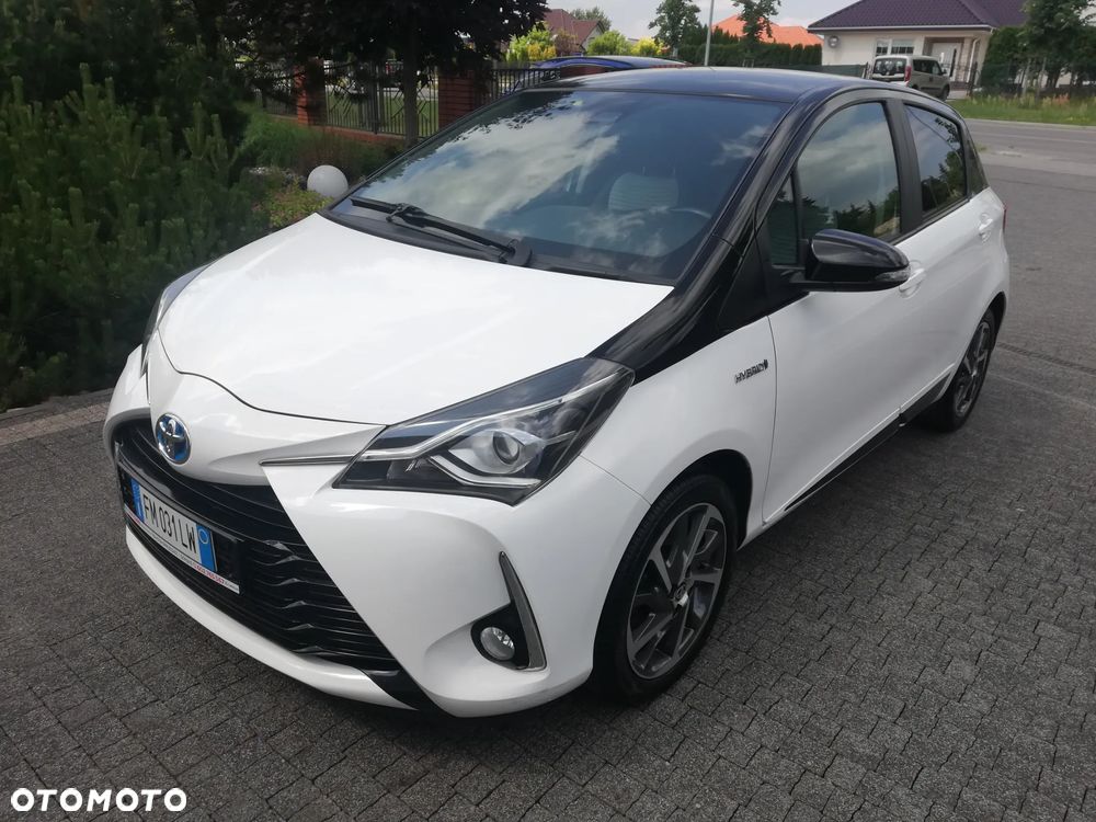 Toyota Yaris Hybrid 100 Premium - 5