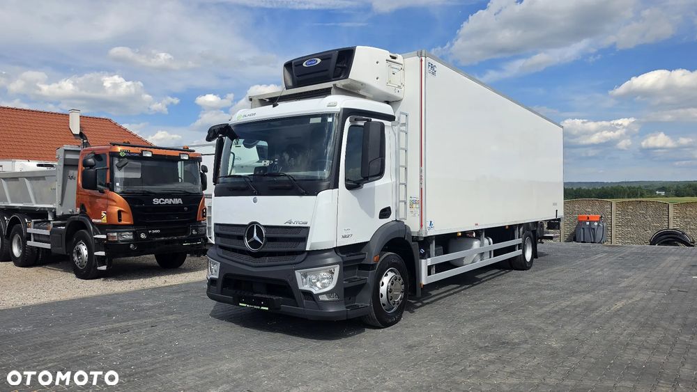 Mercedes-Benz Antos 1827 Chłodnia 9m 2.46 Wysoka!! 3-Osobowy - 1