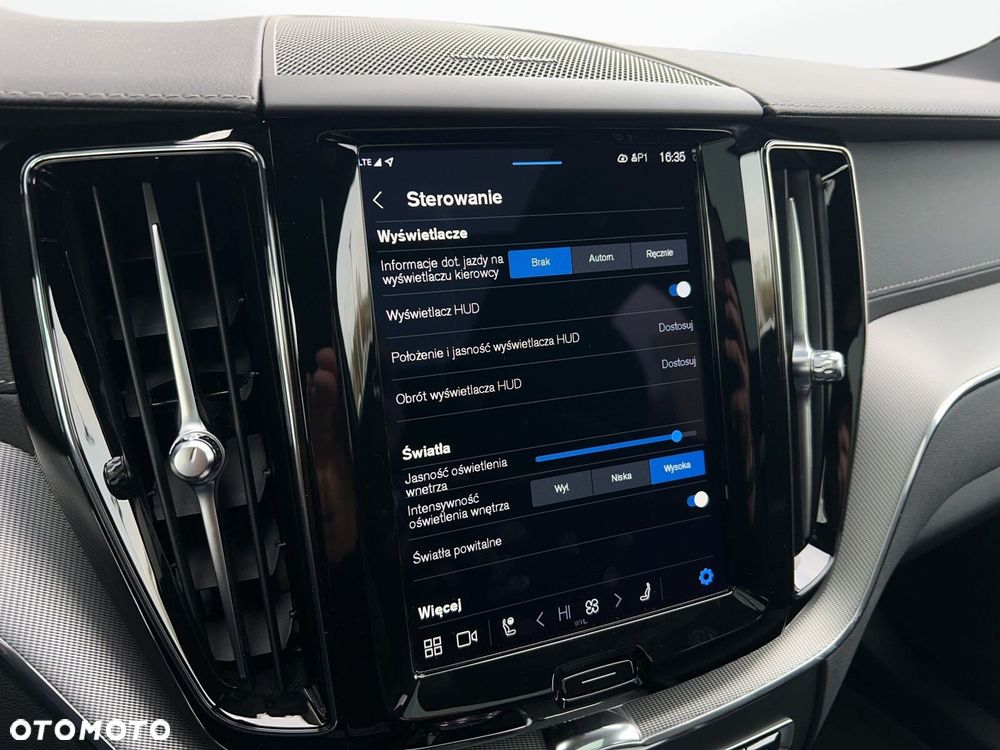 Volvo XC 60 B5 D AWD Ultimate Dark - 34