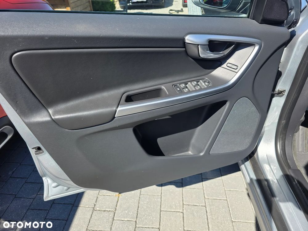 Volvo XC 60 D5 AWD Geartronic Summum - 21