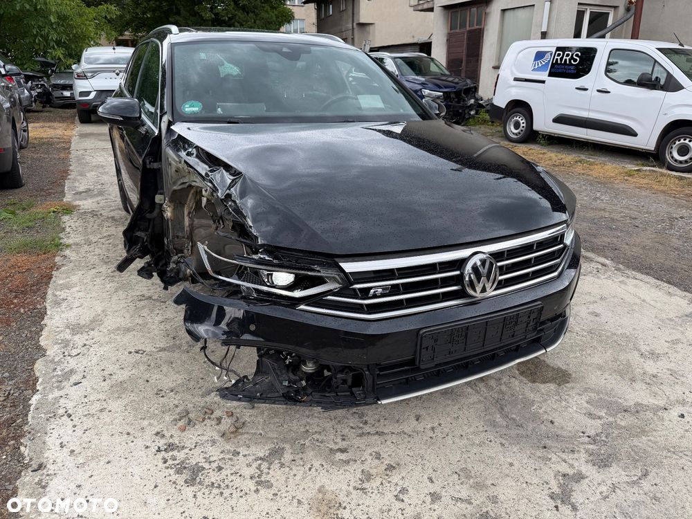 Volkswagen Passat Variant 2.0 TDI SCR DSG 4Motion Elegance - 10