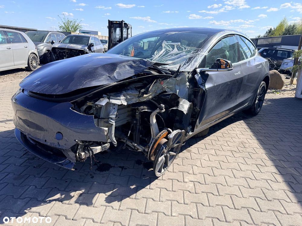 Tesla Model 3 Langstreckenbatterie Allradantrieb Dual Motor - 2