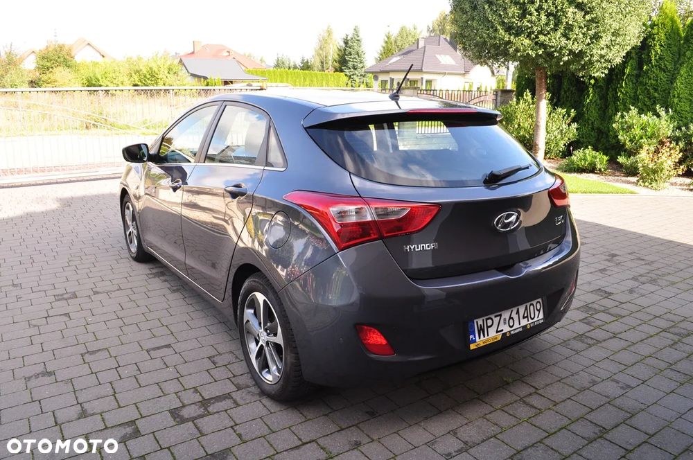 Hyundai i30 blue 1.4 - 15