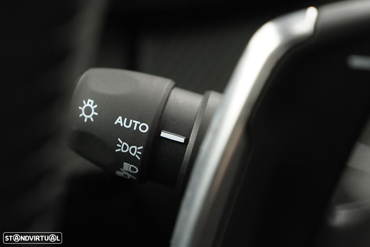 Peugeot 2008 1.2 PureTech Allure EAT8 - 17