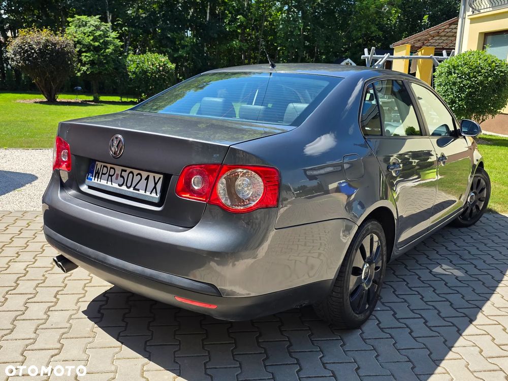 Volkswagen Jetta - 13