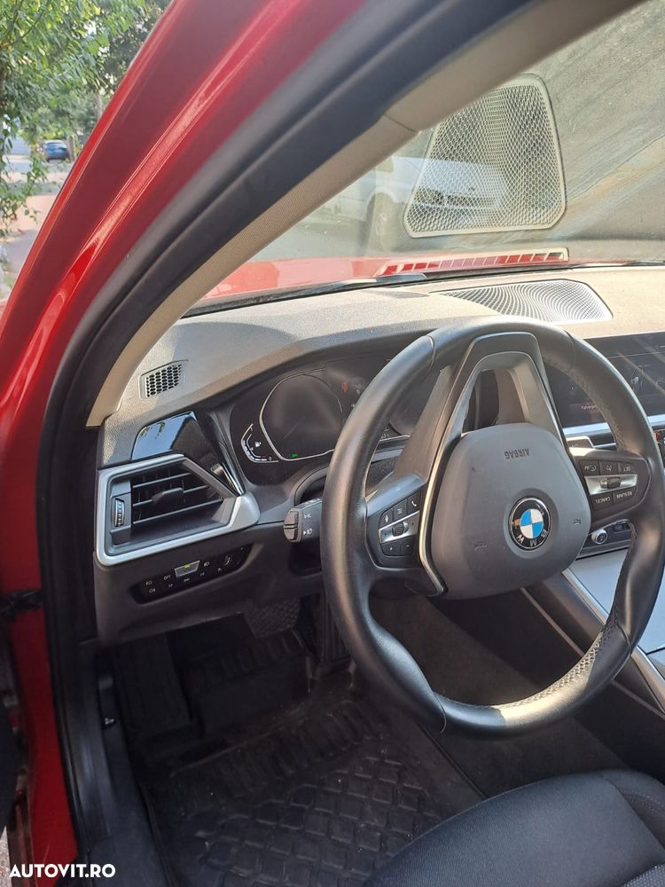 BMW Seria 3 330i AT Advantage - 4