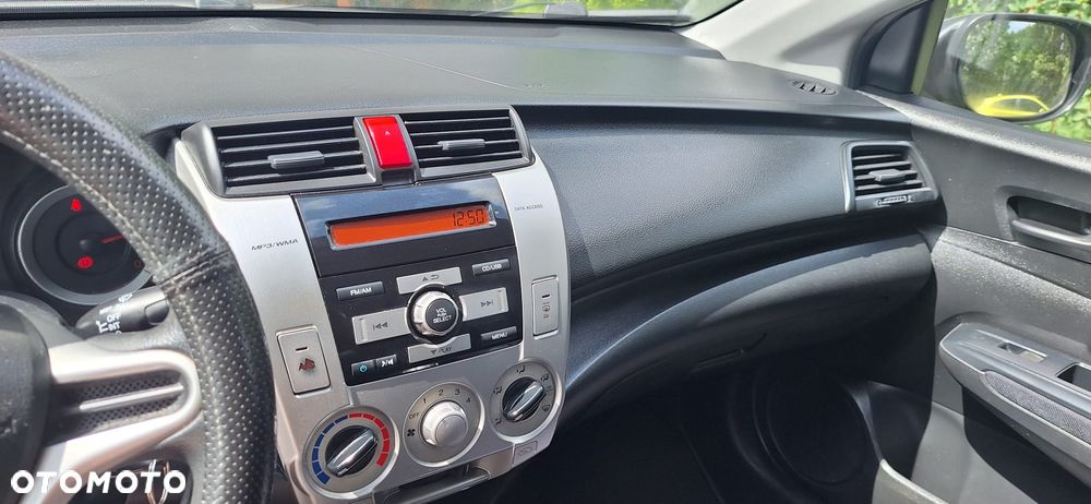 Honda City 1.4 Comfort - 12
