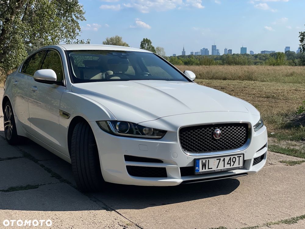 Jaguar XE 2.0 T Prestige - 3