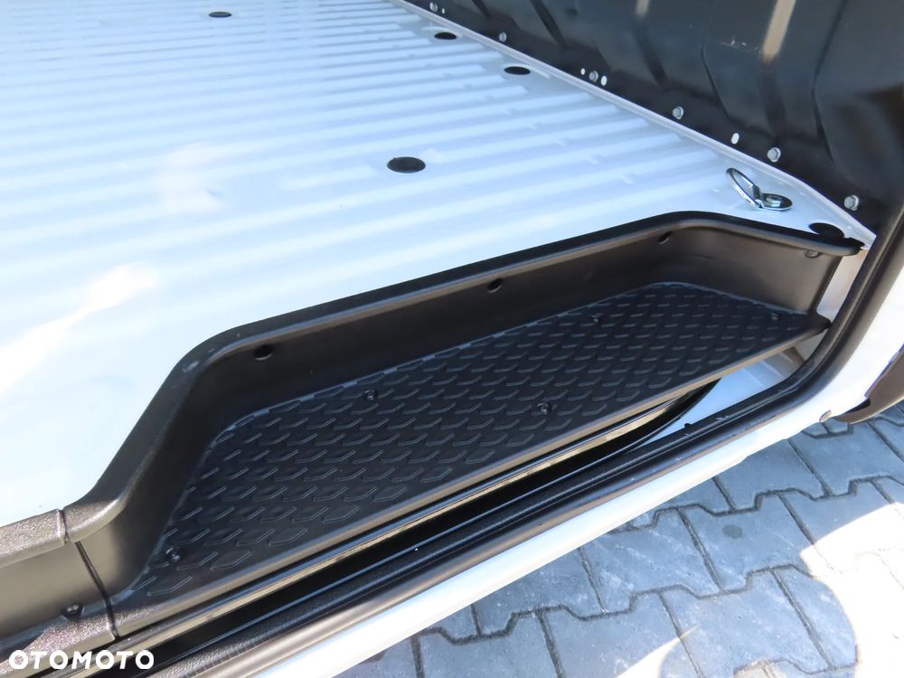 Iveco Daily 35S18 3.0 HPI 180 KM POWER Furgon Blaszak XXL 4.70 CM MAXI LONG Wysokość H2 1900 mm WZMACNIANE ZAWIESZENIE 968 Kg Ładowność HAK 3500 Kg Rozstaw Osi 4100 mm DMC 3500 Kg, WZMACNIANY Stan NOWY NIE UŻYWANY OKAZJA DOSTEPNY I GOTOWY - 26