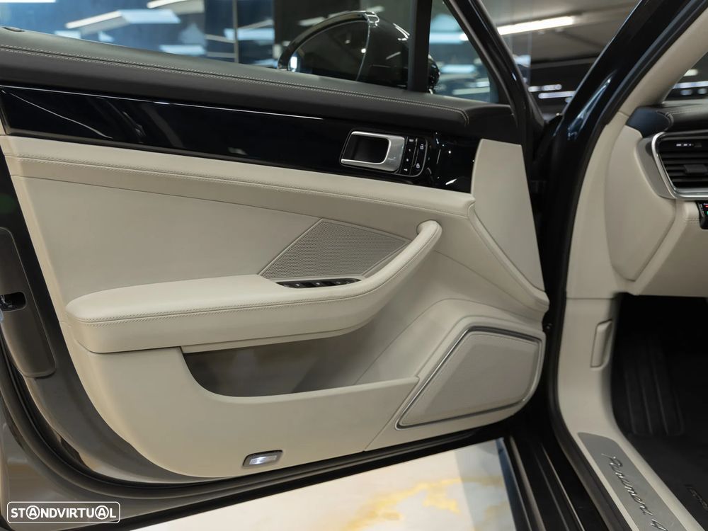 Porsche Panamera 4 Platinum Edition - 17