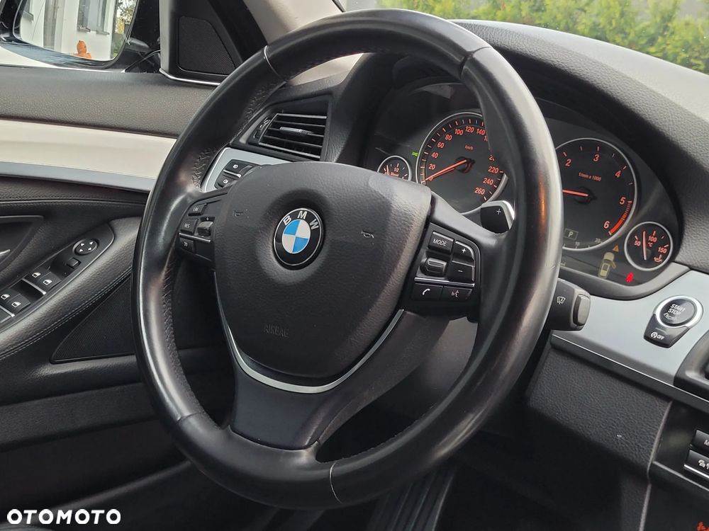 BMW Seria 5 525d - 23