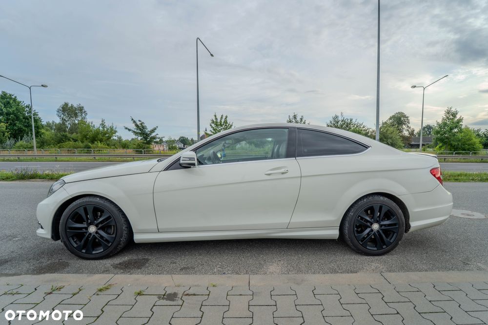 Mercedes-Benz Klasa C 250 CGI BlueEff Sport - 8