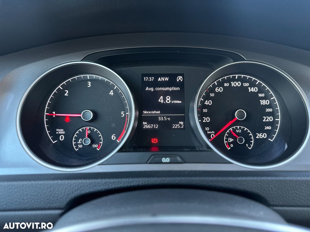 Volkswagen Golf 1.6 TDI BlueMotion Technology Lounge - 9